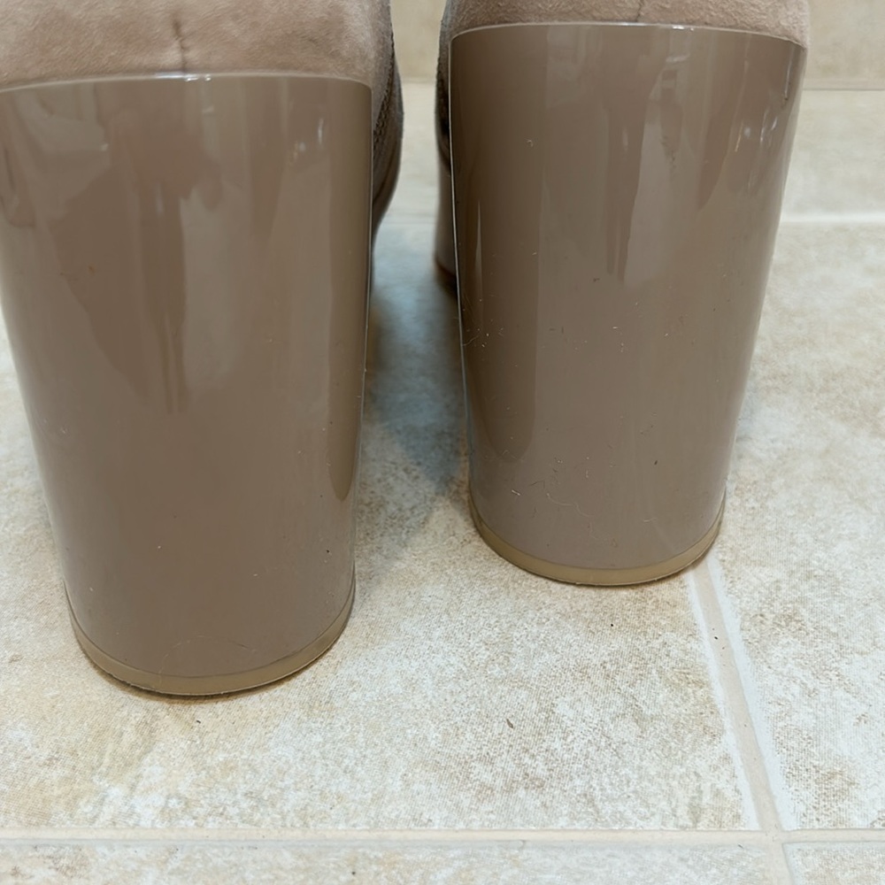 VINCE CAMUTO NWOB Enverna Elegant Beige Suede Ankle Boots, size 7 - Picture 4 of 11
